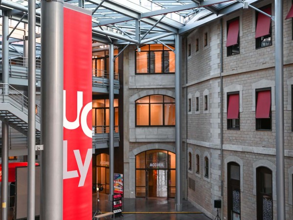 Université Catholique de Lyon Université Catholique de Lyon